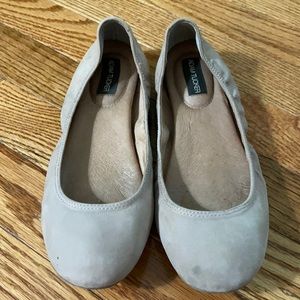 Gently used nude flats. Size 6.5
